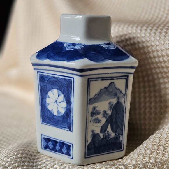 Vintage Chinese Hexagonal Porcelain Vase -‎ Great Condition - Picture 3 of 10